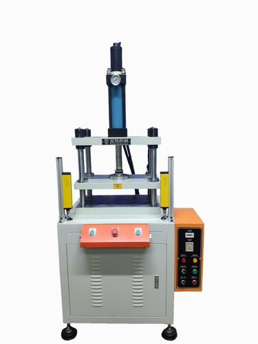 KTH�����͉��C